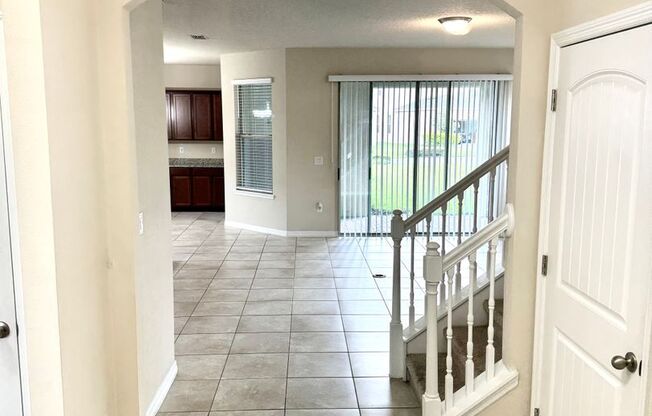 Large 4/3.5 Home located in Waterleigh! Downstairs Suite