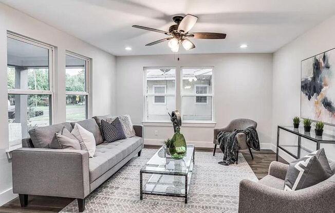 Spacious 5-Bed, 4-Bath Single Family Home with En Suite in Dallas ($500 Off First Month's Rent)