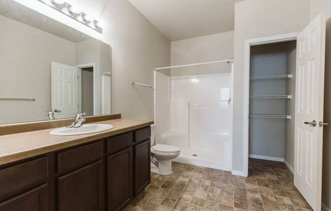 Diamond Bend Apartments | Bathroom