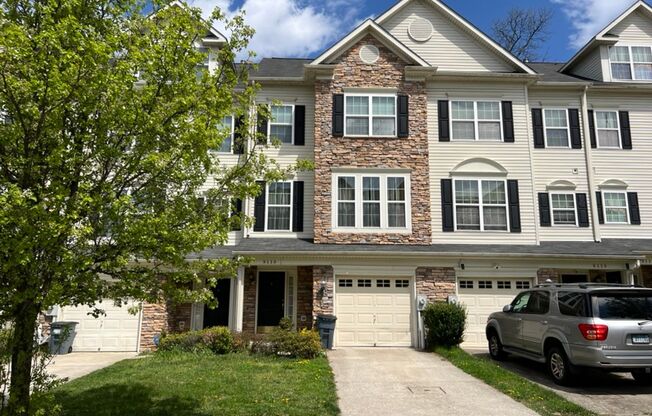 Wonderful 3 Bedroom/2.5 Bathroom garage townhome for rent!