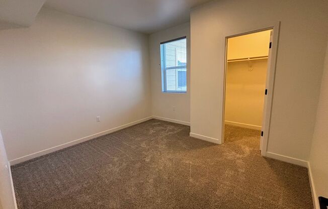 2 beds, 1 bath, 885 sqft, $1,895, Unit Unit 322