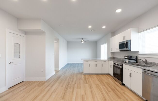 2 beds, 1 bath, 944 sqft, $1,449, Unit 333