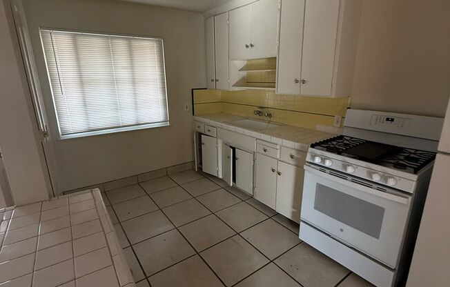 418 - 142 &amp; 150 Graham Ave