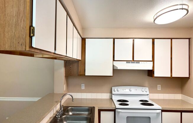 2 beds, 2 baths, 982 sqft, $1,675, Unit 533