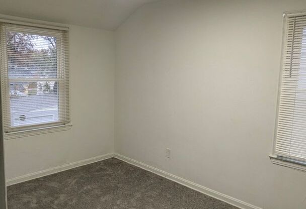 2 beds, 1 bath, $1,100, Unit 3931