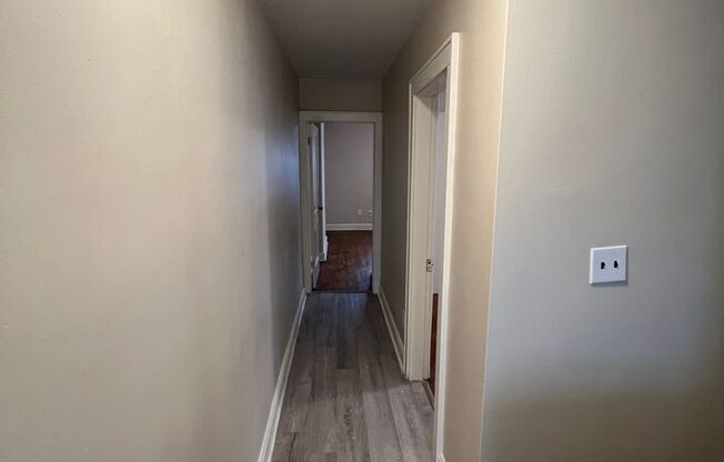 3 beds, 1 bath, 1,100 sqft, $1,250, Unit 661