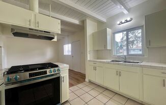 2 beds, 1 bath, $1,995, Unit 9