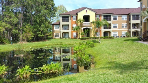 For Rent Beautiful 1/1 w covered GARAGE Condo @ Crest close to UCF  and Valencia College !!!