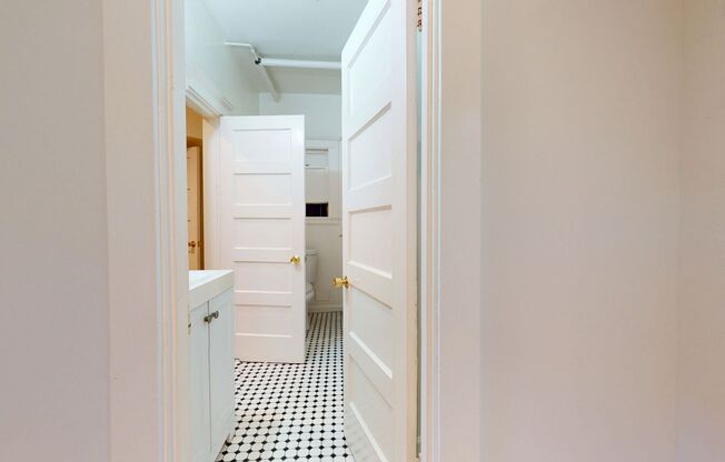 Studio, 1 bath, 373 sqft, $1,650, Unit 002