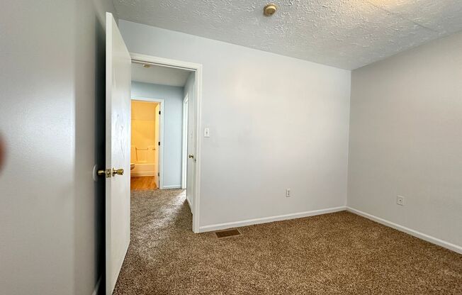 2 beds, 1.5 baths, $900, Unit 5