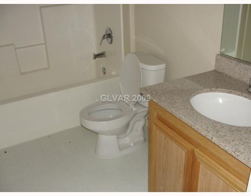Highly Desirable 2 Bedroom Condo in Chateau Versailles