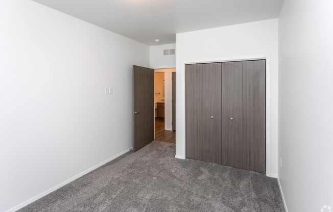 3 beds, 2 baths, 1,378 sqft, $1,915, Unit 337