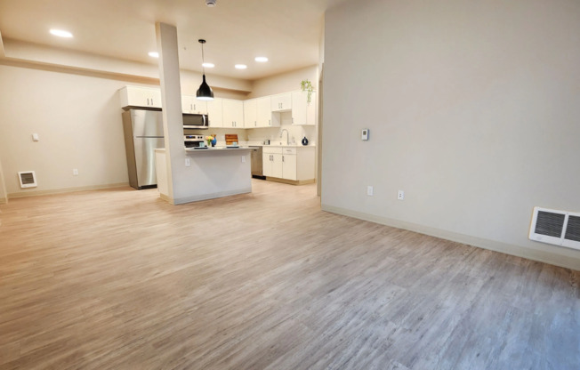 2 beds, 1 bath, 913 sqft, $1,900, Unit B-306