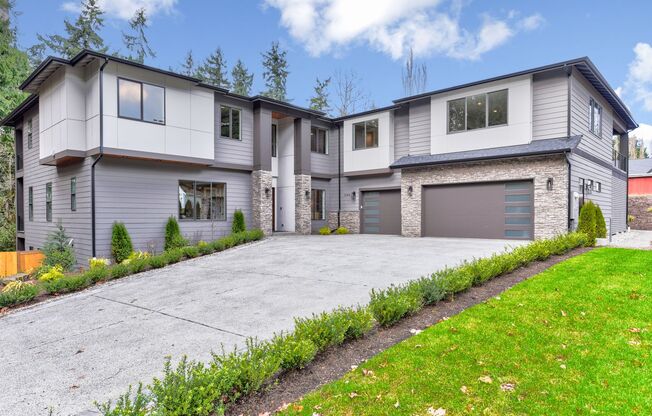 Luxury Bellevue Estate in Prestigious Bridle Trails For Rent