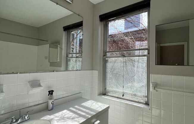 2 beds, 1 bath, 950 sqft, $1,650, Unit 3