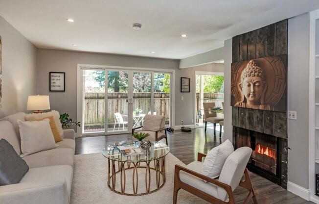 3BD/2BA – Updated Condo in Coveted Downtown Saratoga, Steps from Wildwood Park