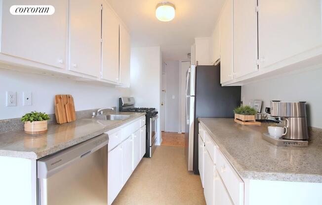 2 beds, 1 bath, $7,100, Unit 14D