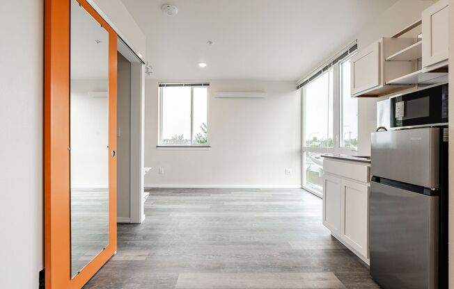 Studio, 1 bath, 175 sqft, $950, Unit 613