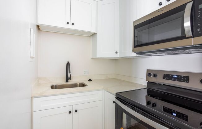 2 beds, 1 bath, 650 sqft, $2,399, Unit 112