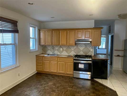 3 beds, 1 bath, $3,200, Unit 1