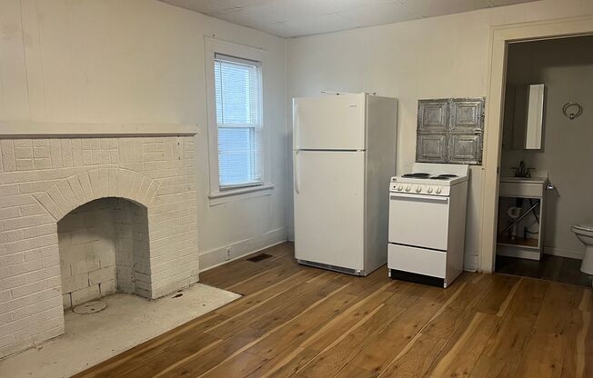 1 bed, 1 bath, $625, Unit Unit 3