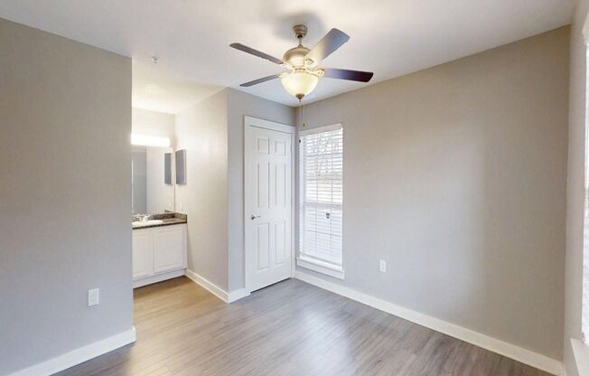 2 beds, 1 bath, 745 sqft, $1,100