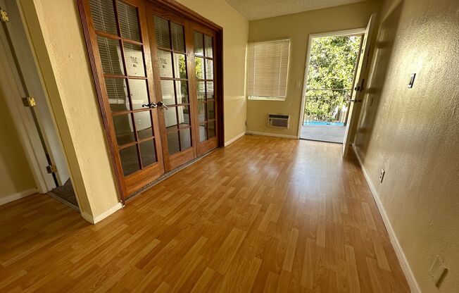 Hollywood & Highland Walkable Apartment Community