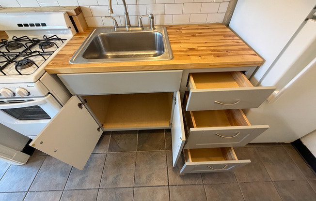 Studio, 1 bath, 450 sqft, $945, Unit 309