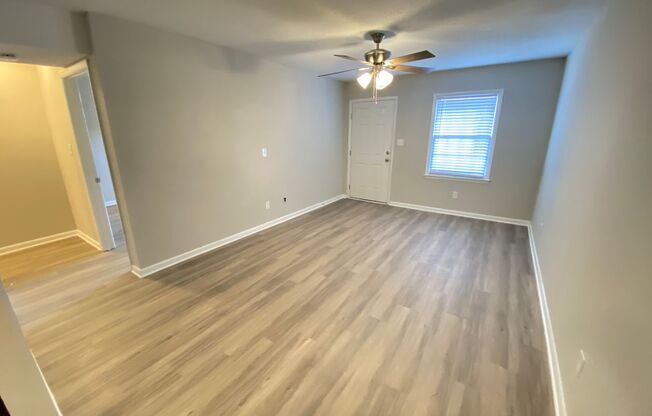 1 bed, 1 bath, 615 sqft, $950, Unit 861 Oakwood Villa