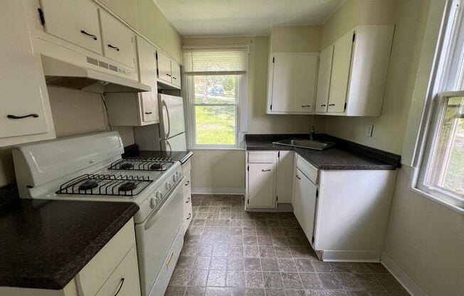 Charming 2-Bedroom Apartment in Castle Shannon - Available October 8th!