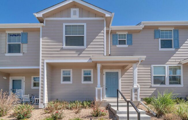 Green Valley Ranch 3BR | Walk-In Closet | Washer/Dryer | Reserved Parking