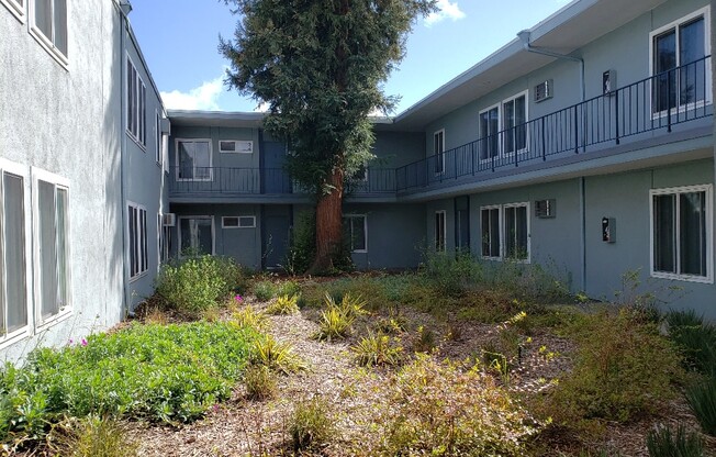 Villa Park Apartments courtyard