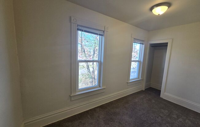 2 beds, 1 bath, 700 sqft, $795, Unit 1317 1/2 1st Ave