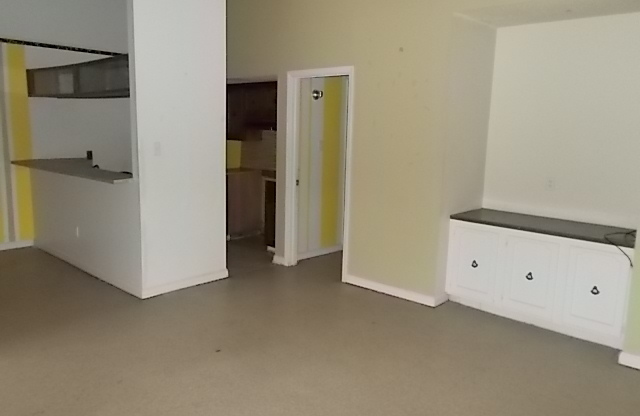 1 bed, 1 bath, 875 sqft, $800, Unit 8703-A