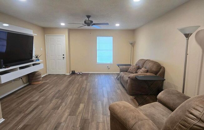 1609 CLEARWOOD DR