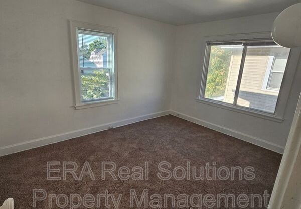 3 beds, 1 bath, 1,070 sqft, $1,150