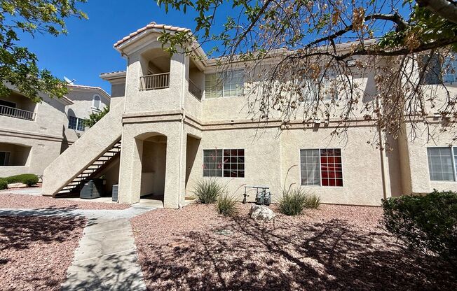 Room for Rent in Gated Community – First-Floor 2 Bed, 2 Bath Condo
