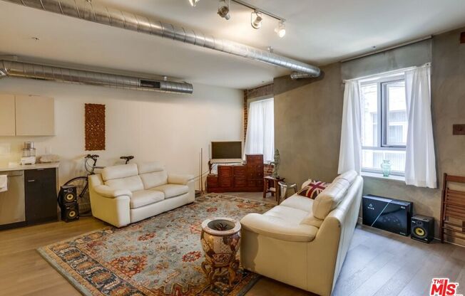 1 bed, 1 bath, 1,060 sqft, $3,350, Unit 310