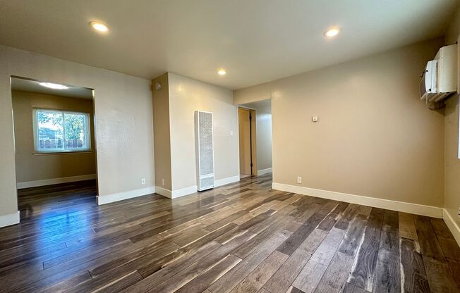 2 beds, 1 bath, $1,795, Unit 271304