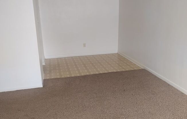 1 bed, 1 bath, 700 sqft, $750, Unit 4