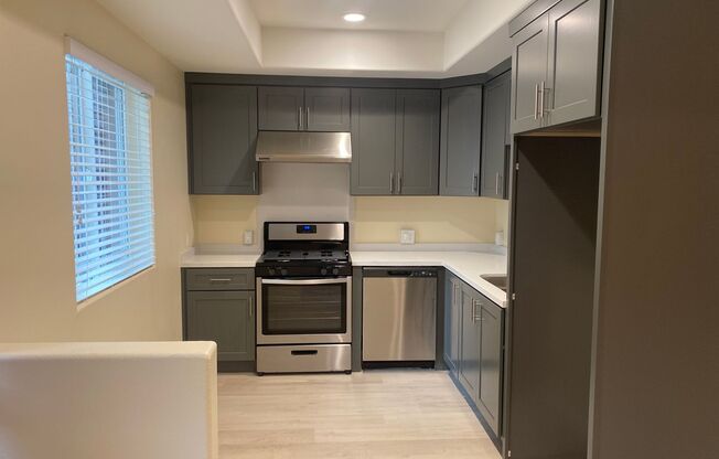 2 beds, 2 baths, 957 sqft, $2,595, Unit 21