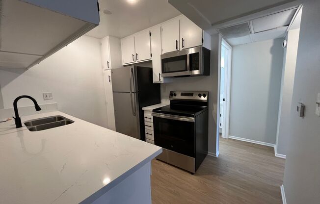 2 beds, 2 baths, 900 sqft, $1,998, Unit 327
