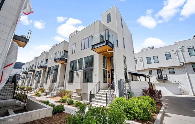 Corner Unit 3BD, 5BA Luxury Townhome at 9th + CO
