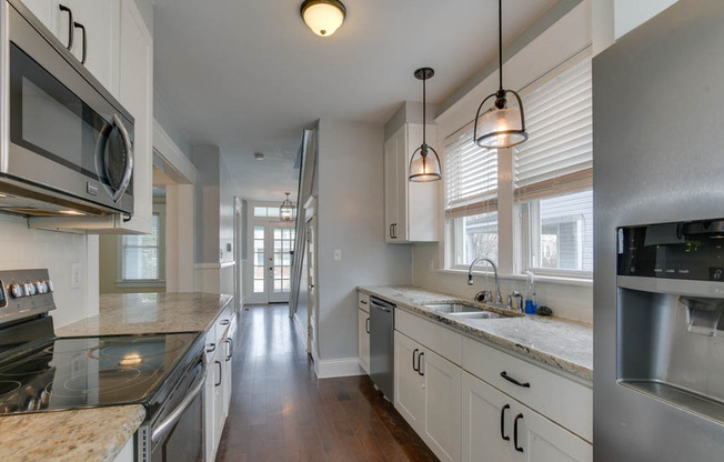 615 W 34 ST