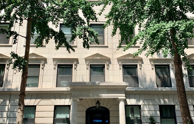 33 E 22 ST