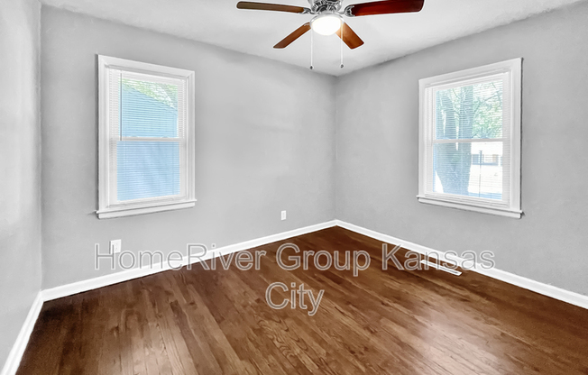 8903 E 72 ST
