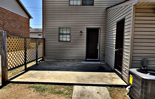 2 beds, 1.5 baths, 1,250 sqft, $975, Unit 2420 #1