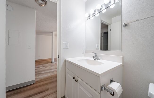 2 beds, 1 bath, $1,399, Unit 36-5