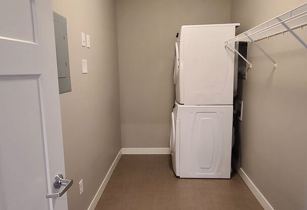 2 beds, 2 baths, $1,725, Unit 203