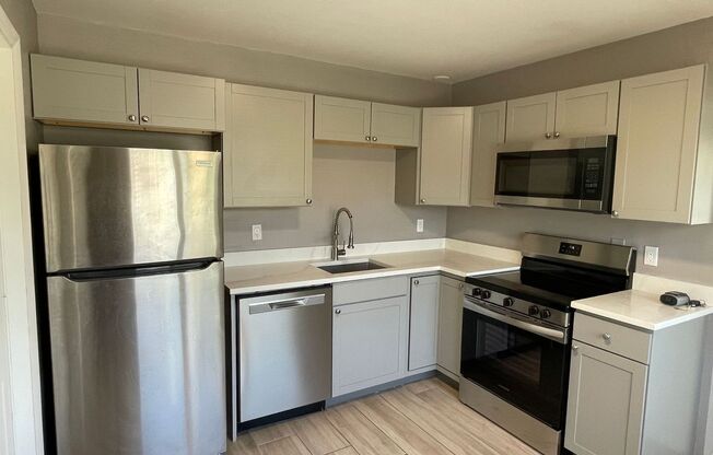 Now Leasing: Spacious 2-bedroom / 1-bath Apartment with a Newly Renovated Kitchen with Brand New Stainless Steel Appliances